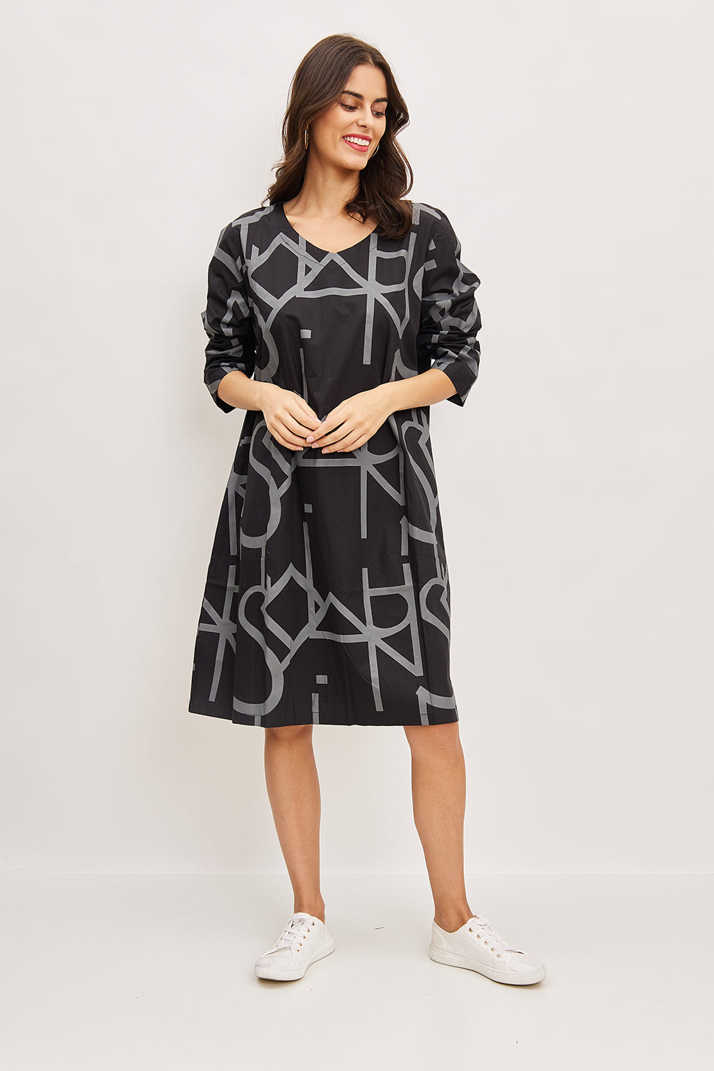 Dress with straight and rounded patterns