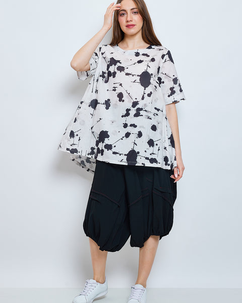 Haut blanc à effet tacheté noir