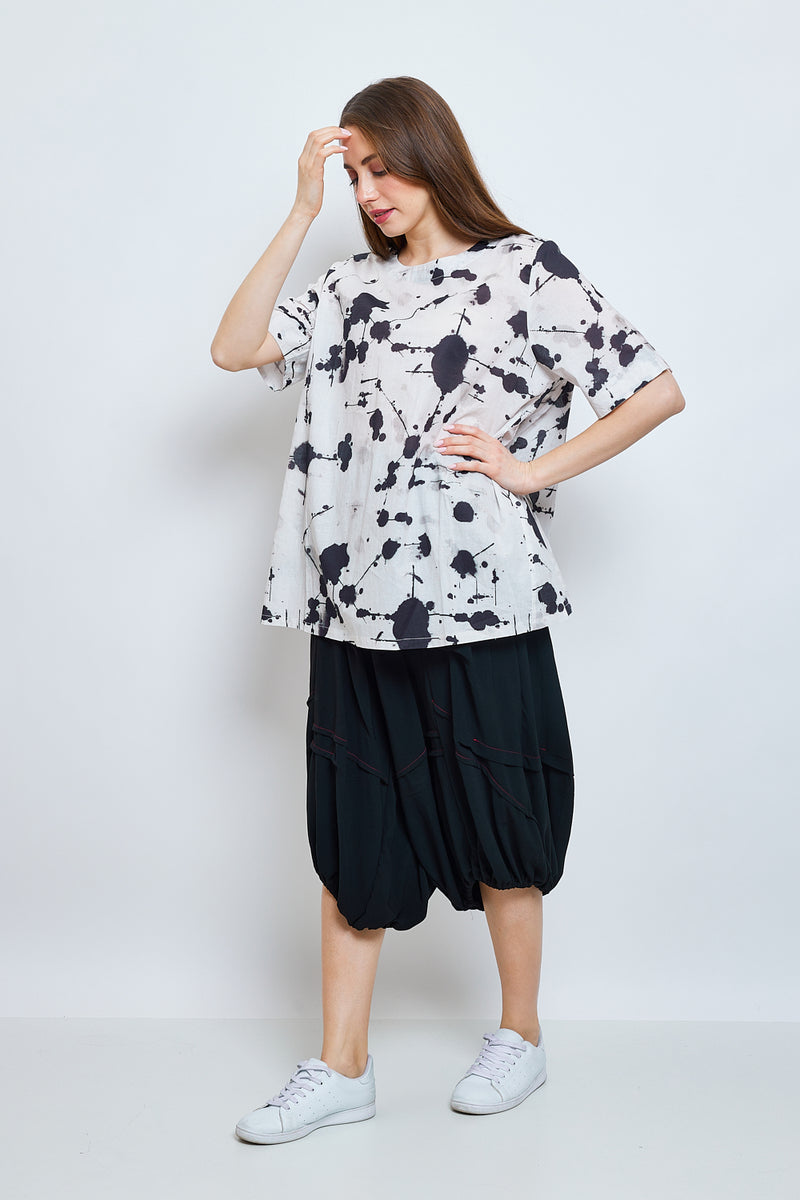 Haut blanc à effet tacheté noir