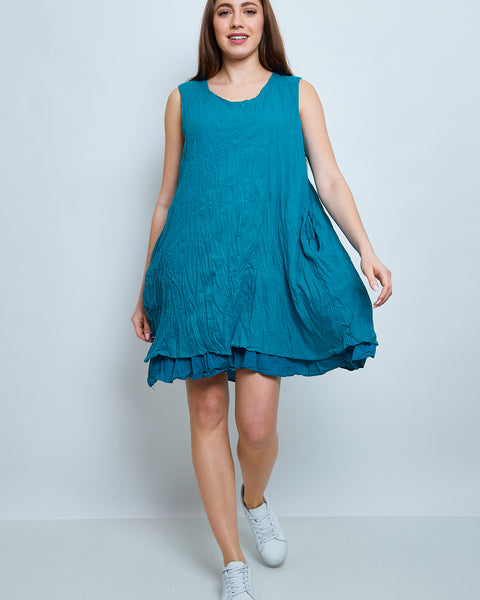 Robe en coton sans manches froissée