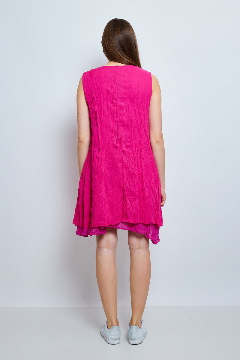 Robe en coton sans manches froissée