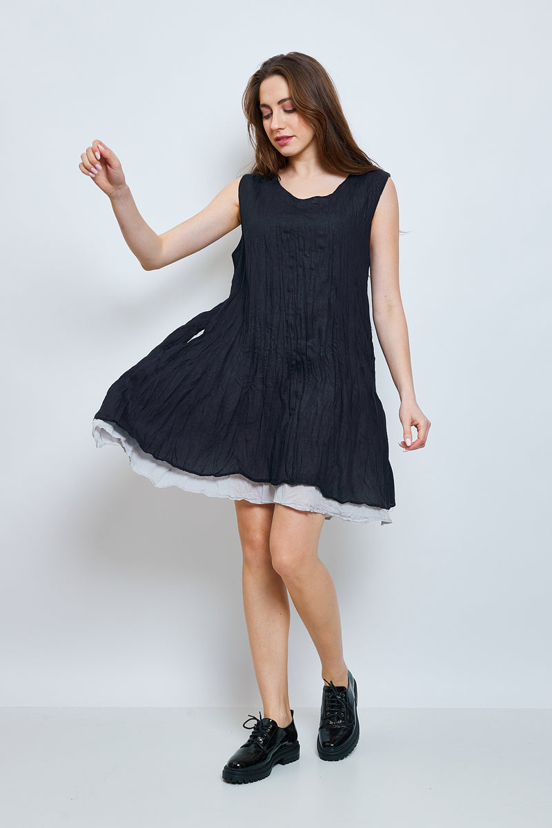 Robe en coton sans manches froissée