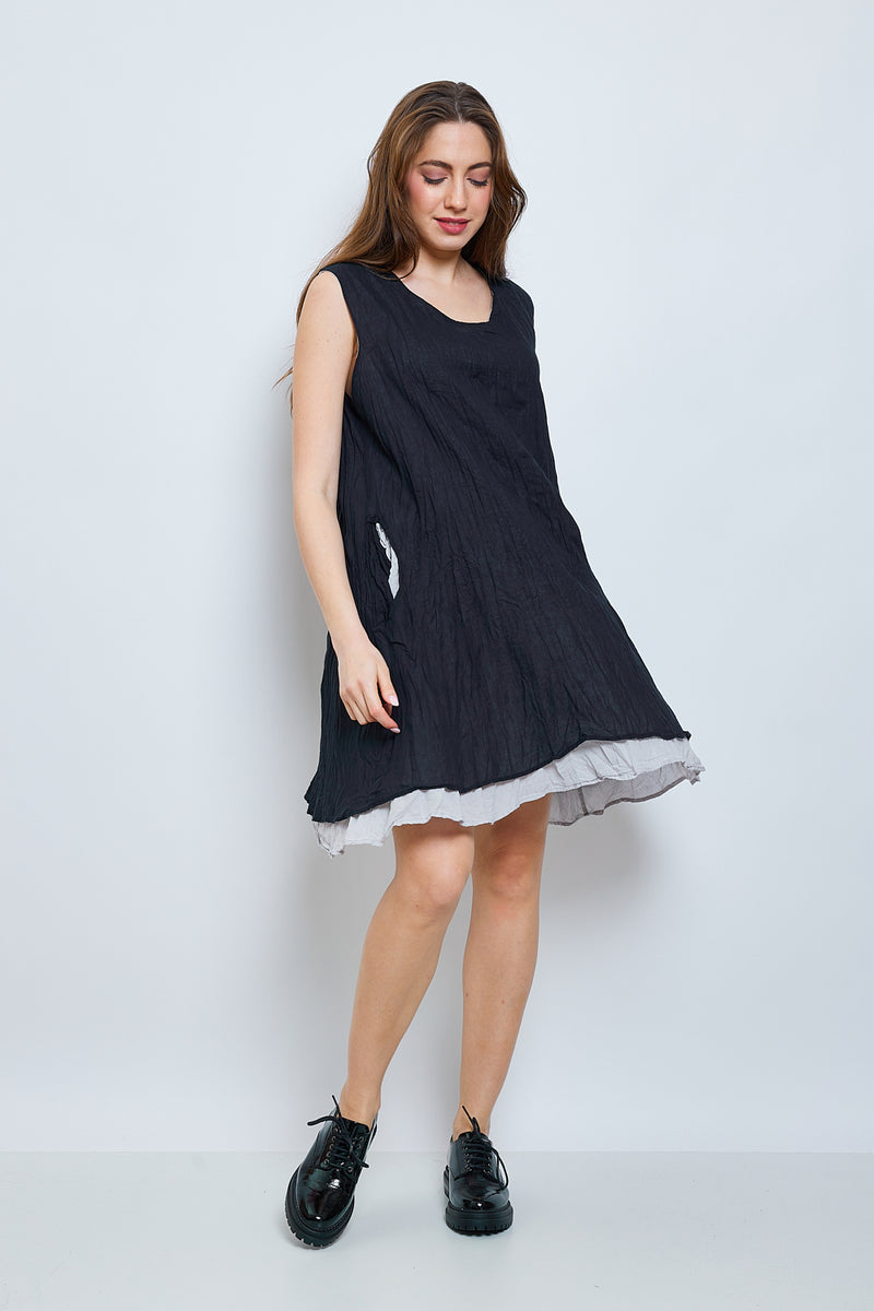 Robe en coton sans manches froissée