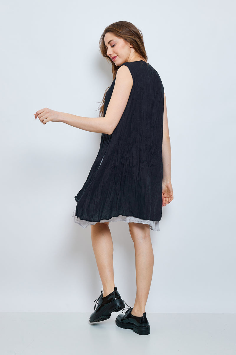 Robe en coton sans manches froissée