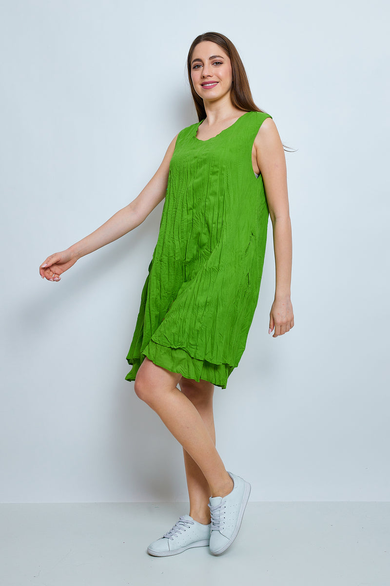 Robe en coton sans manches froissée