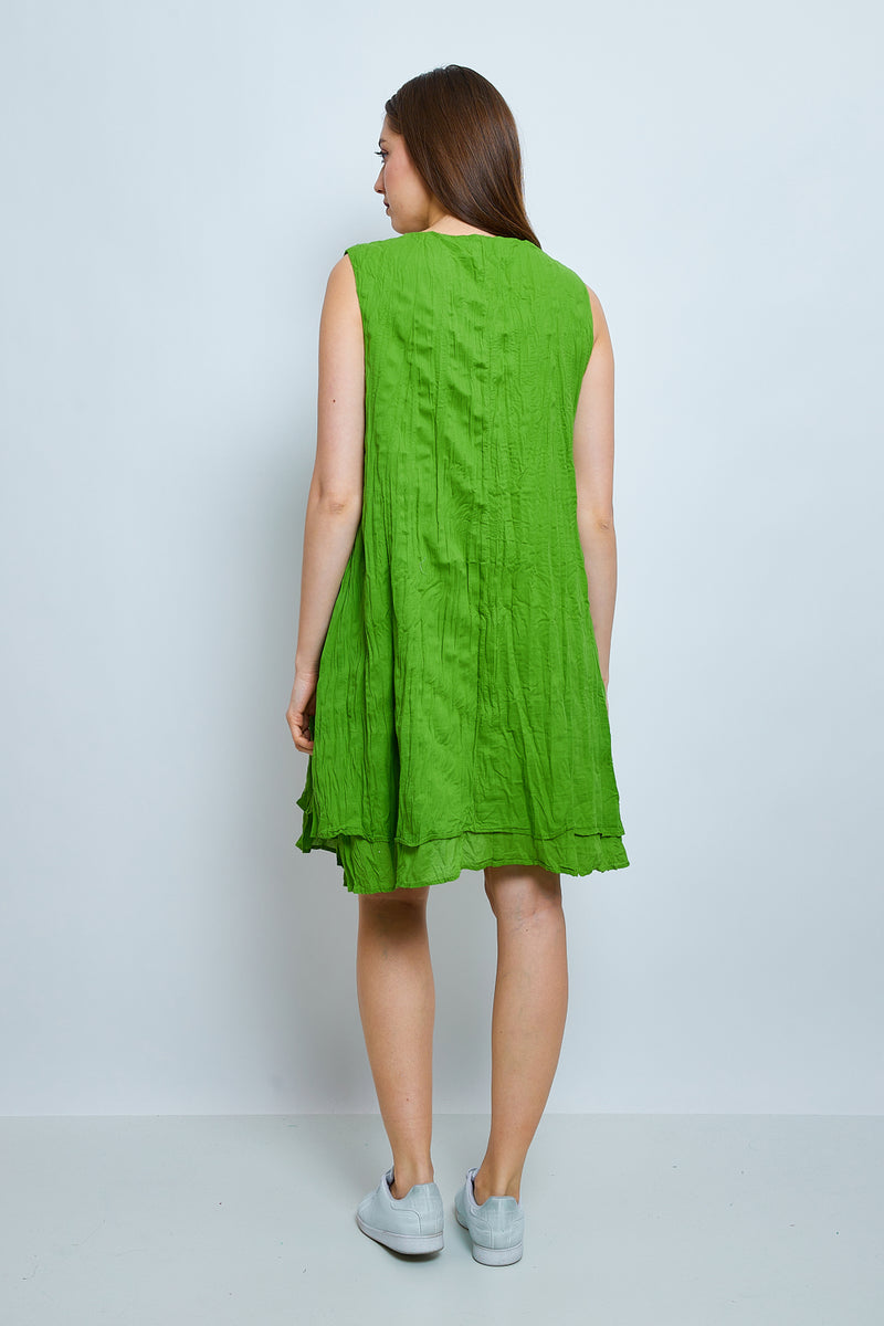 Robe en coton sans manches froissée