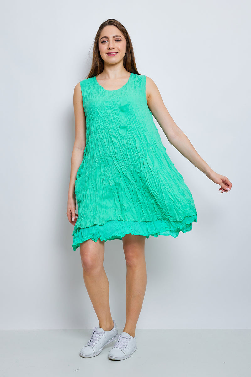 Robe en coton sans manches froissée