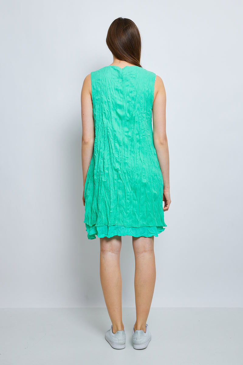 Robe en coton sans manches froissée