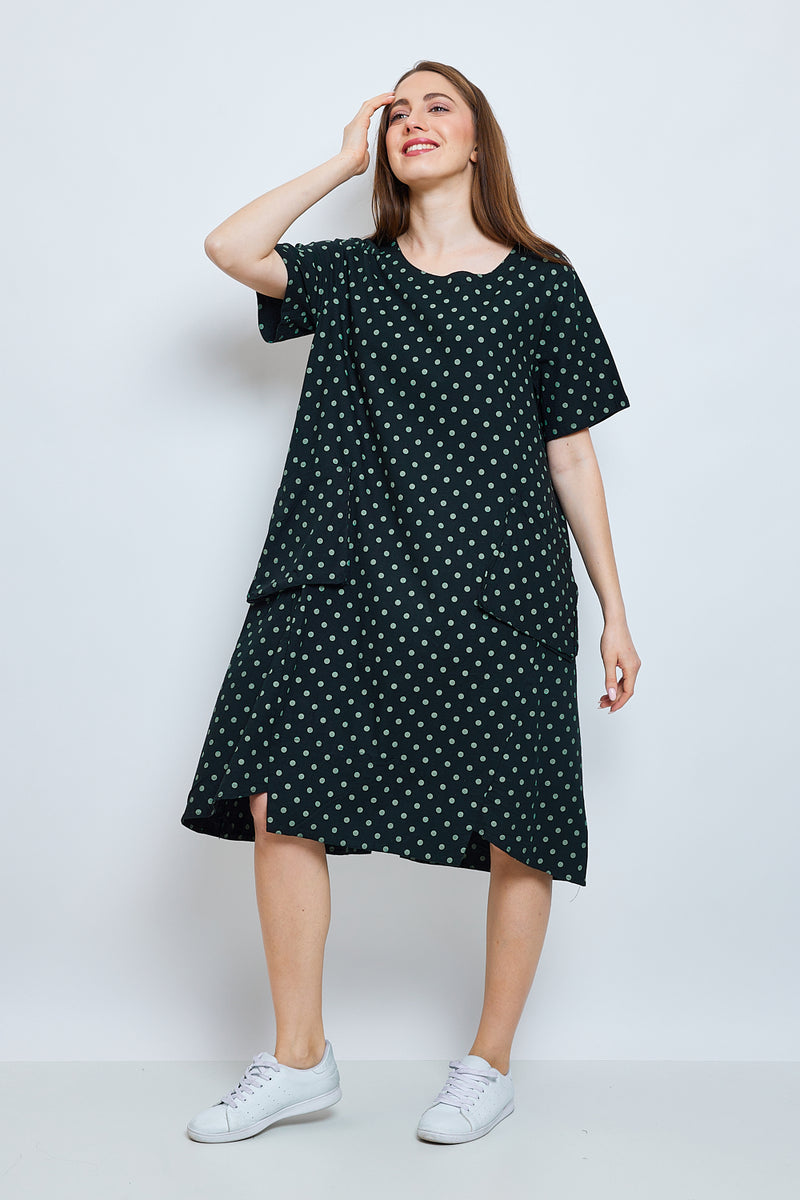 Robe noire à pois verts