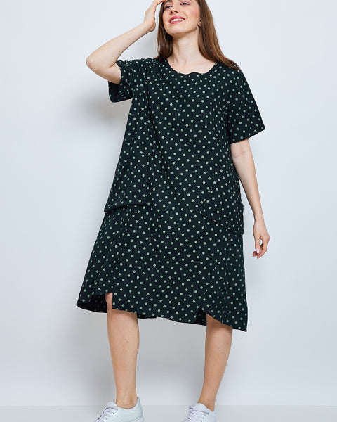 Robe noire à pois verts