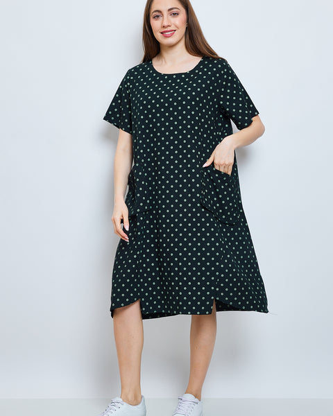 Robe noire à pois verts