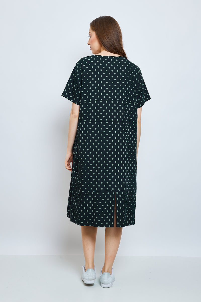 Robe noire à pois verts