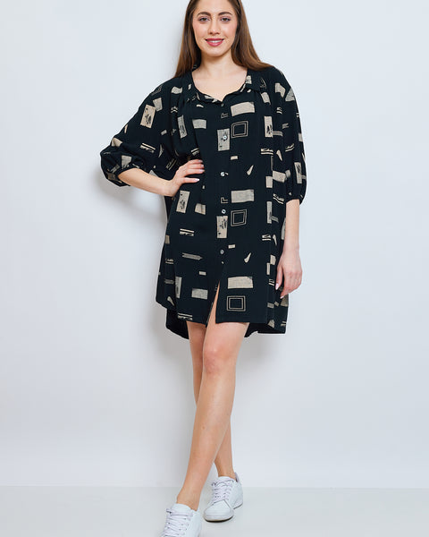 Chemise noire aux motifs géométriques