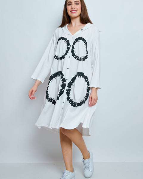 Longue chemise à capuche aux cercles ciselés