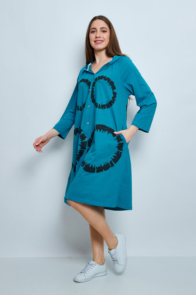 Longue chemise à capuche aux cercles ciselés