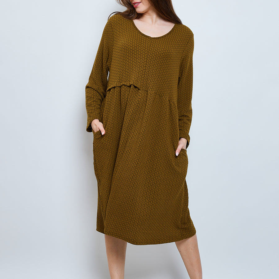 Vestido con pliegues en forma de esmeralda