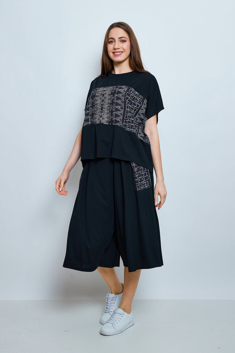 Pantalon aux tracés blancs