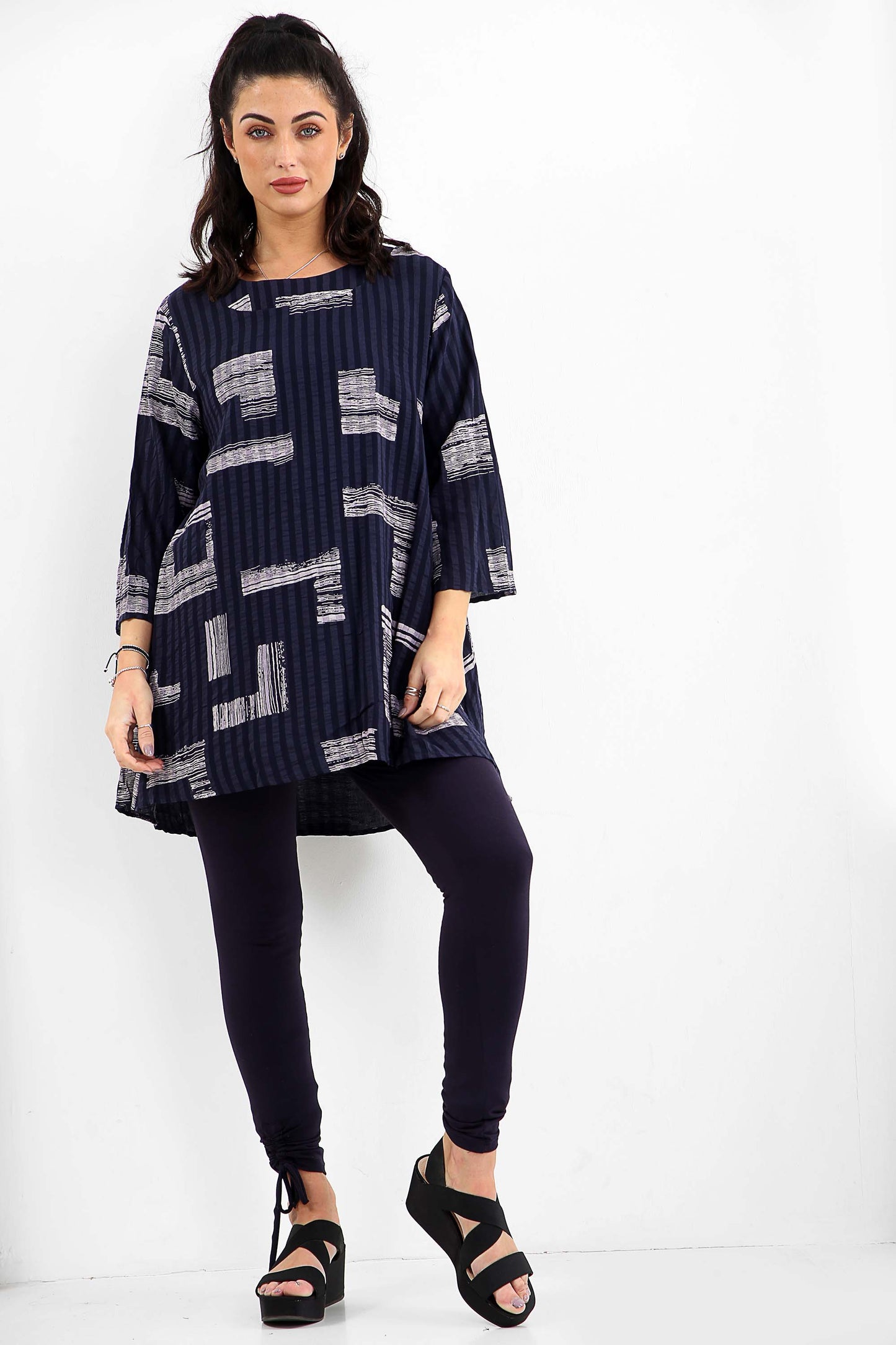 Tunic blouse with rectilinear shapes