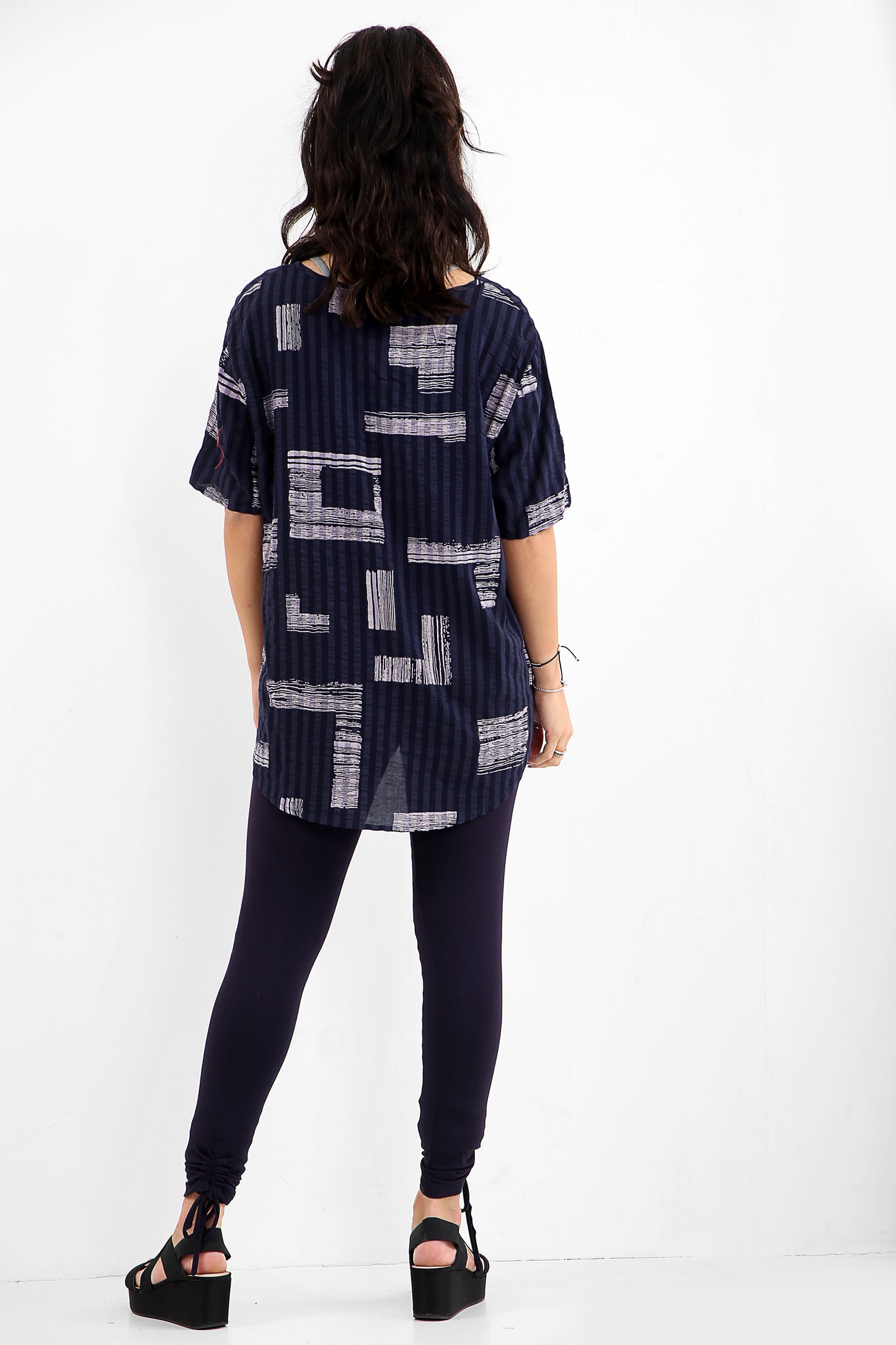 Blouse with rectilinear shapes