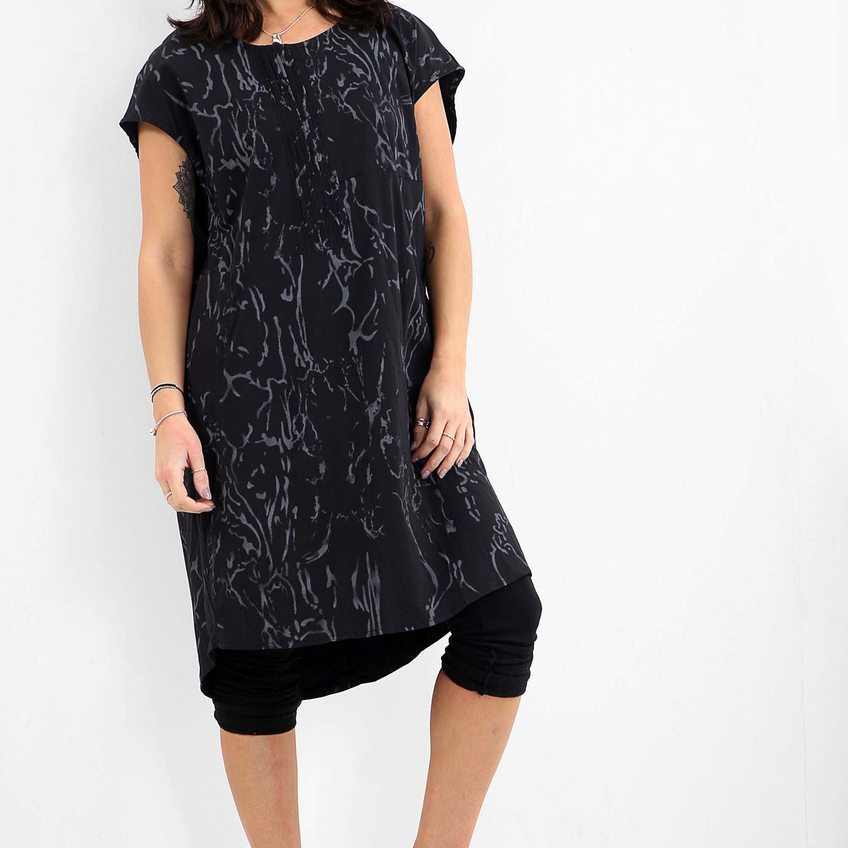 Robe aux lignes abstraites