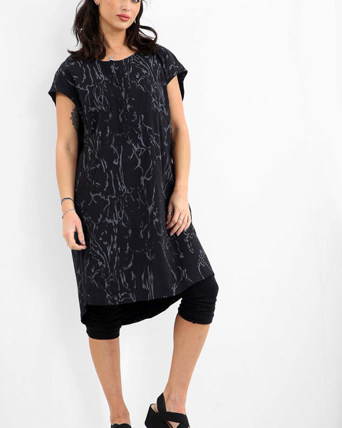 Robe aux lignes abstraites