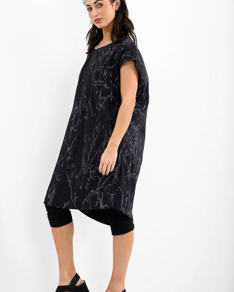 Robe aux lignes abstraites