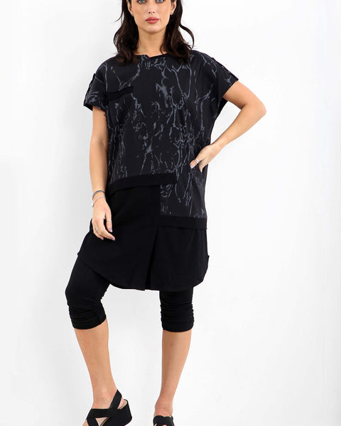 Robe tunique aux lignes abstraites