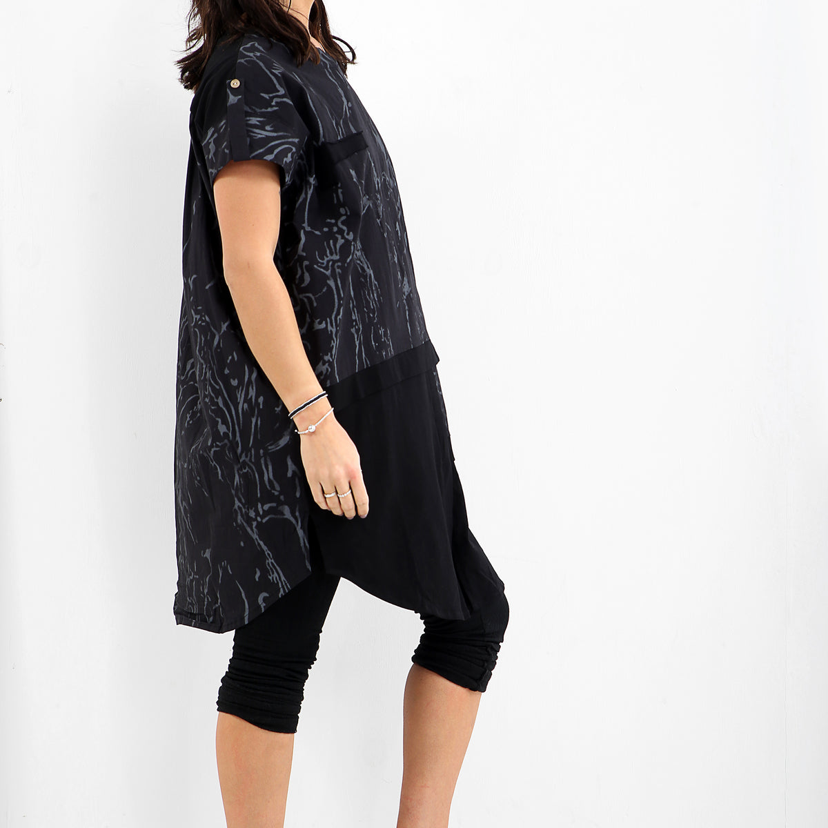 Robe tunique aux lignes abstraites