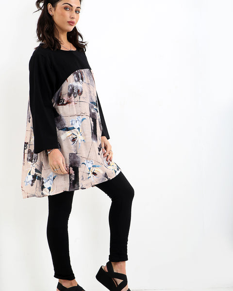 Robe tunique en partie noire et des imprimés