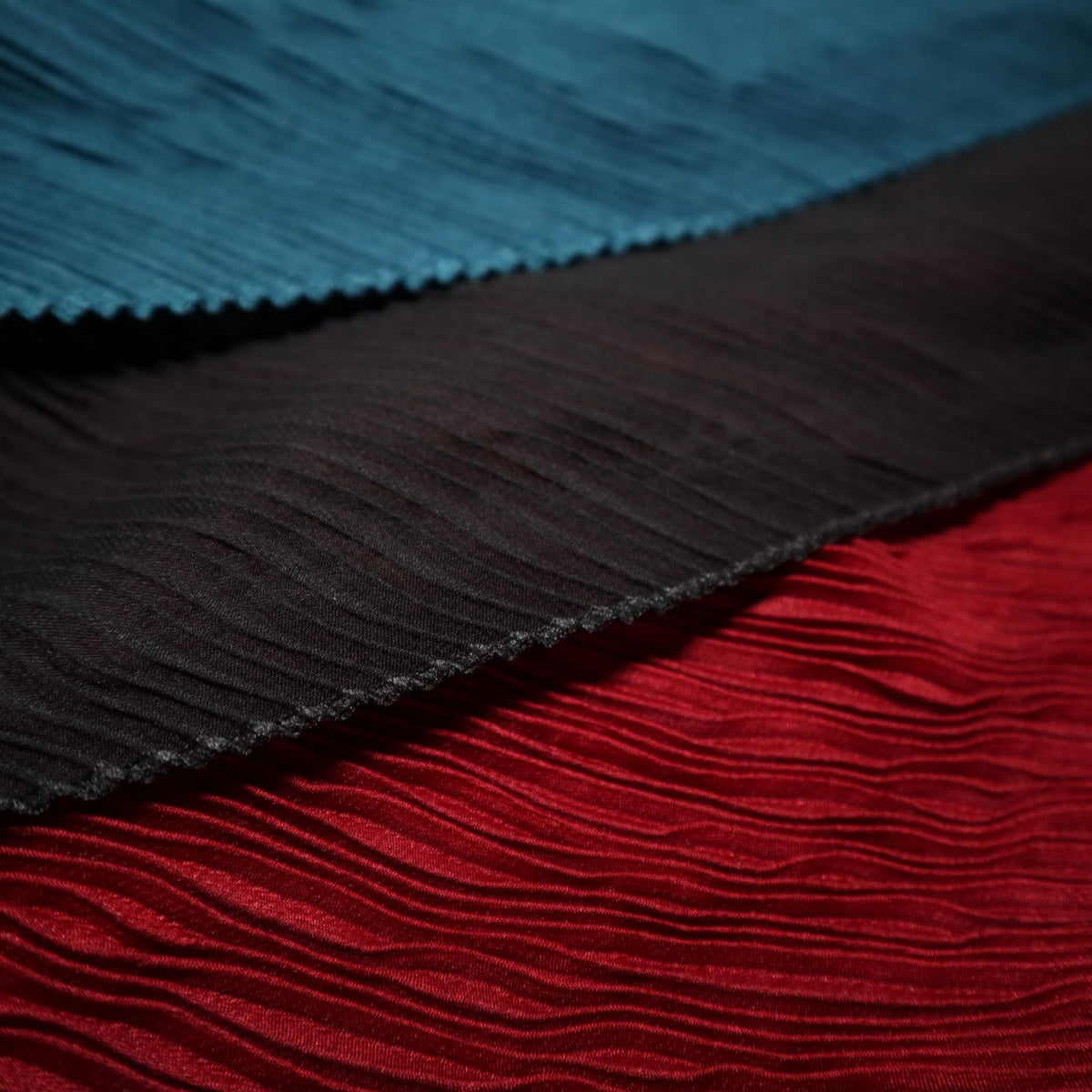 Two-color scarf with retracted effect