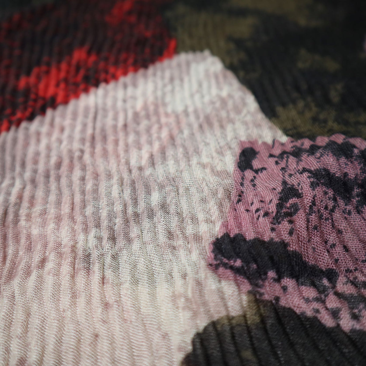 Foulard coloré à effet rétracté