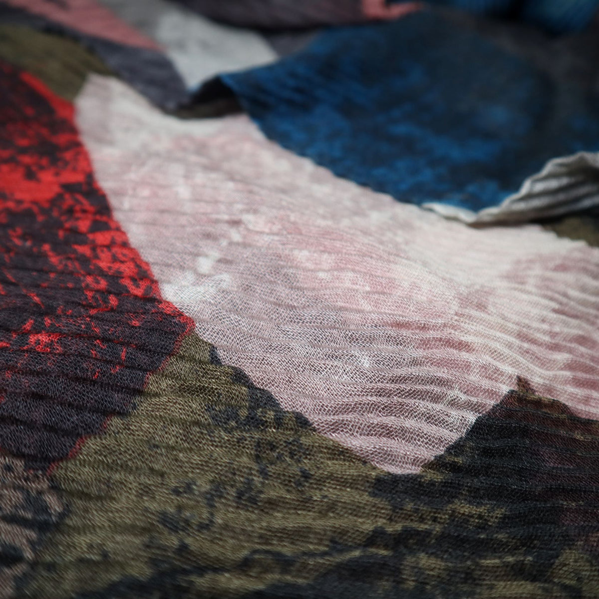 Foulard coloré à effet rétracté