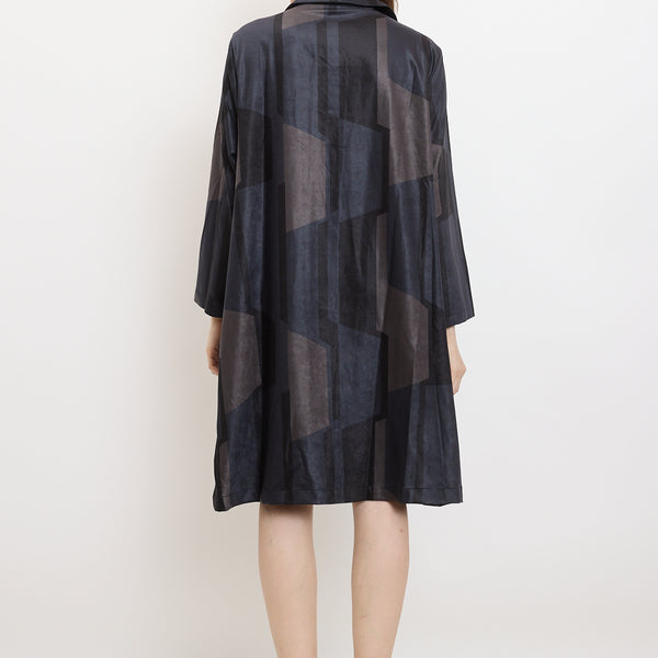 Cappotto con bottoni e fantasia a trapezio