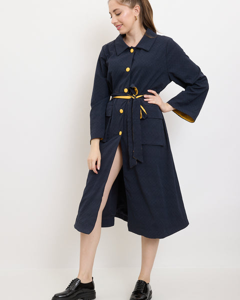 Manteau bleu avec des touches jaunes