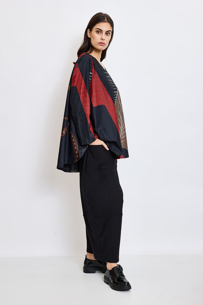 Tunika-Bluse mit modernen Mustern in Schwarz, Rot und Braun