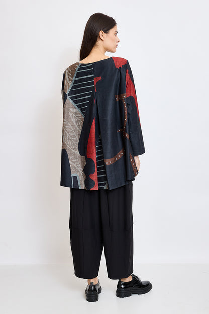 Tunika-Bluse mit modernen Mustern in Schwarz, Rot und Braun