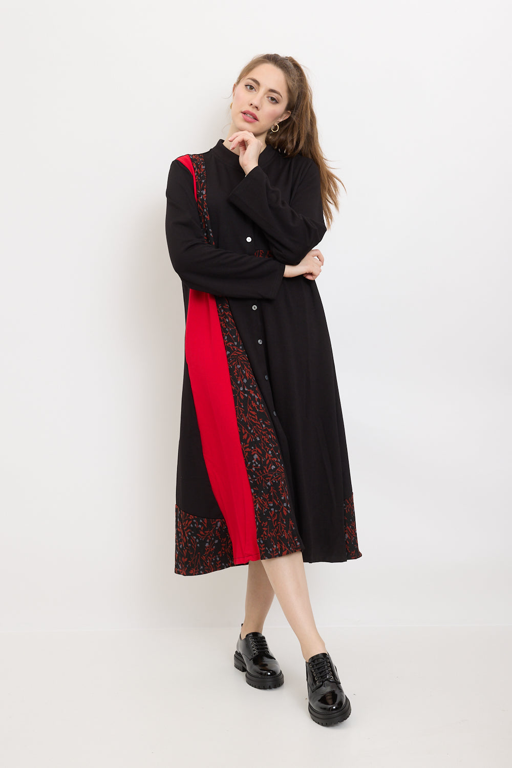 Long shirt dress with red leaves and white pappus