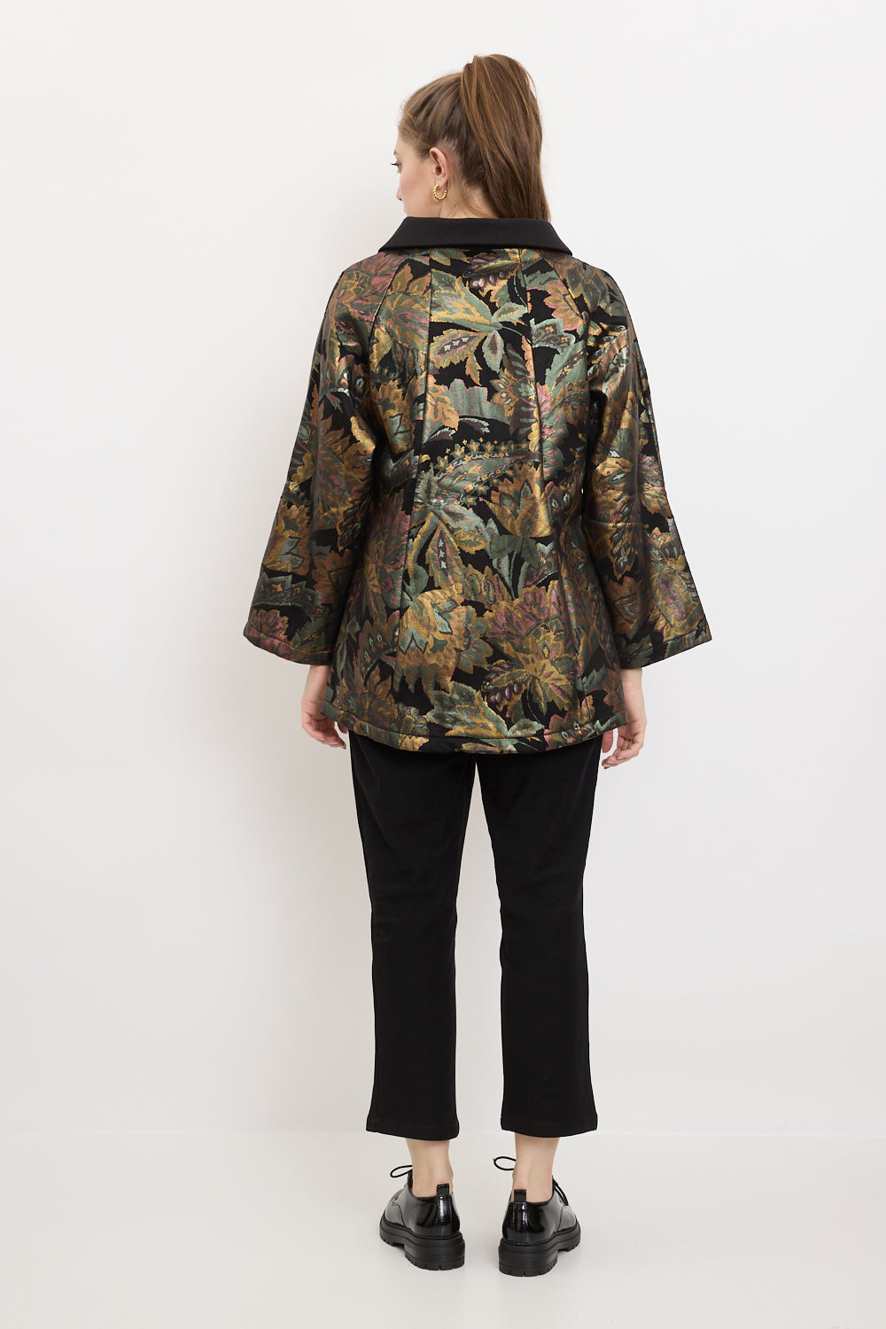 Jacket with exotic autumn leaves